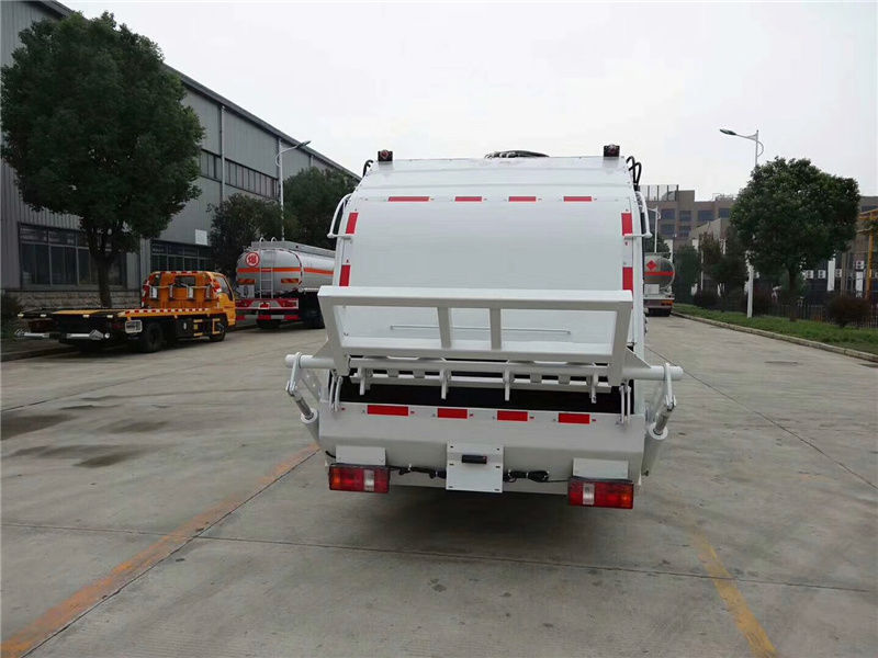 凱馬壓縮垃圾車(藍牌）
