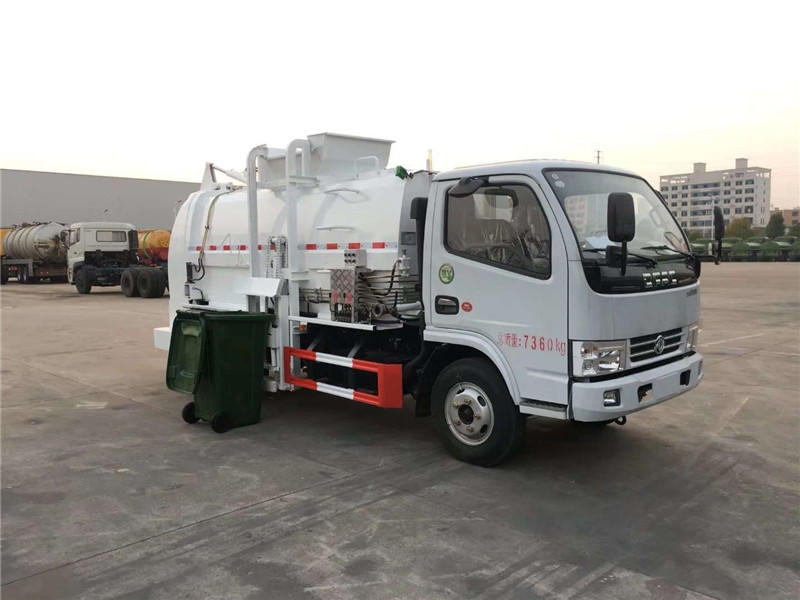 東風(fēng)多利卡餐廚垃圾車(chē)（4.5方）
