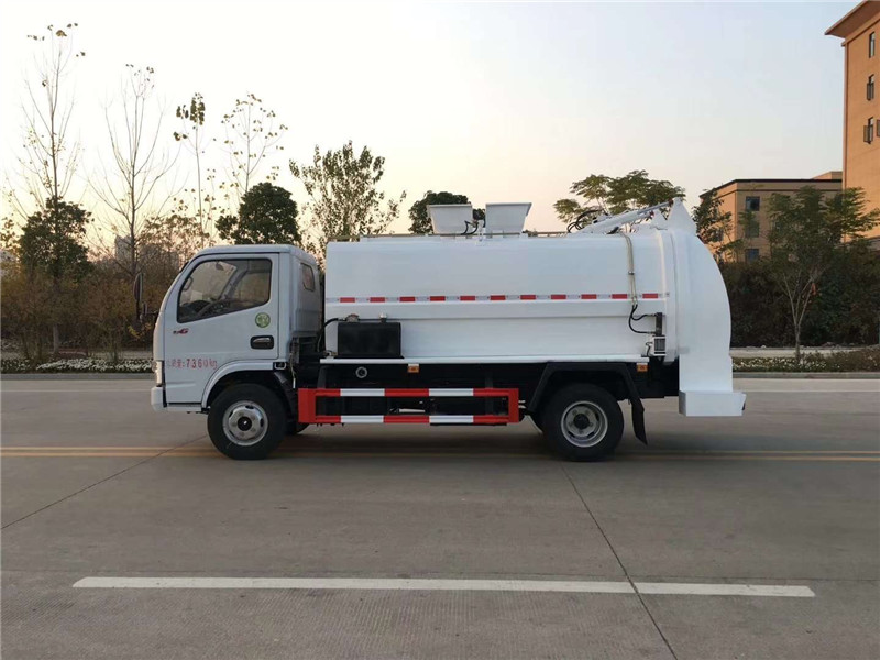東風(fēng)多利卡餐廚垃圾車(chē)（4.5方）