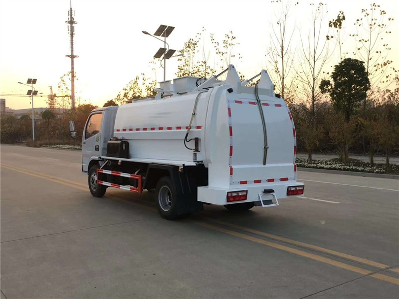 東風(fēng)多利卡餐廚垃圾車(chē)（4.5方）