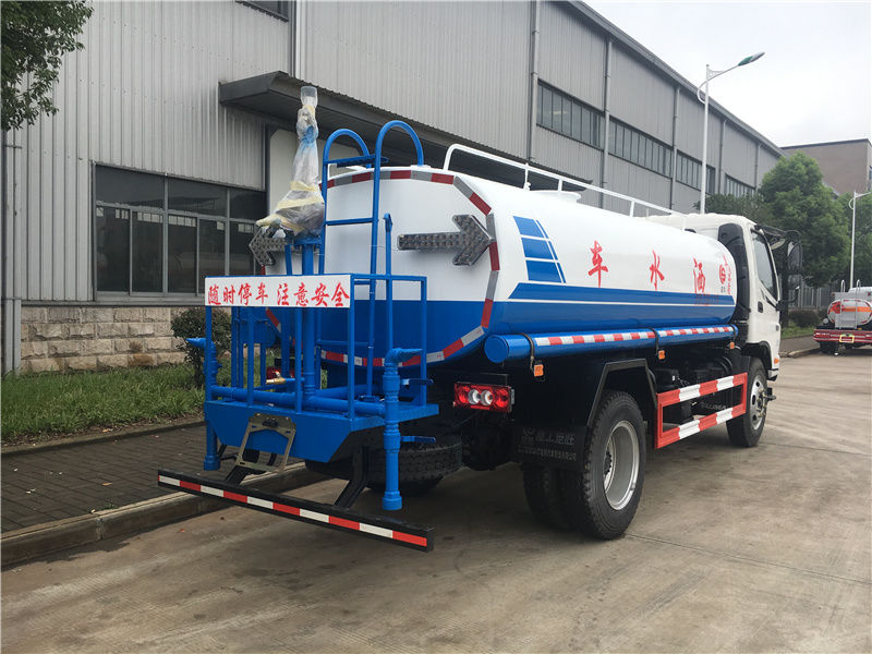 東風(fēng)多利卡灑水車(chē)（8噸）