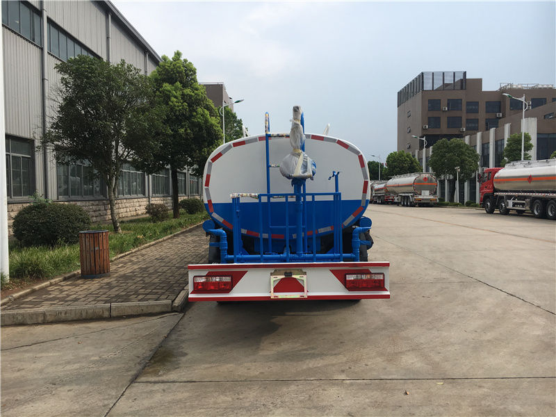 東風(fēng)多利卡灑水車(chē)（8噸）