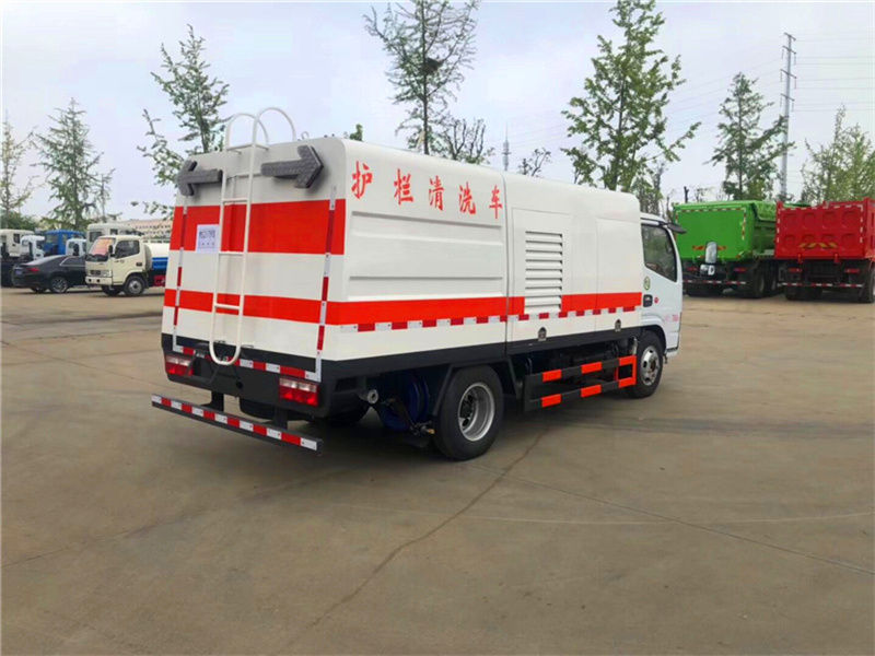 東風多利卡護欄清洗車