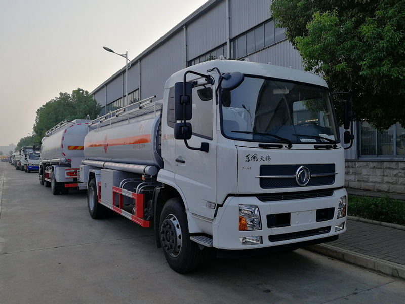 東風(fēng)天錦油罐車