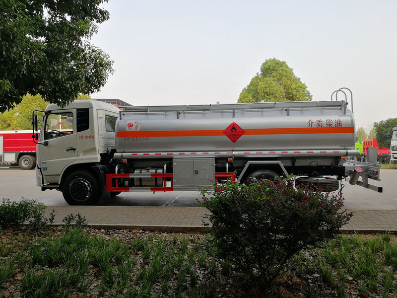 東風(fēng)天錦油罐車
