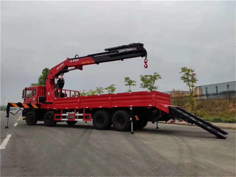 東風T5前四后八10噸隨車吊帶爬梯