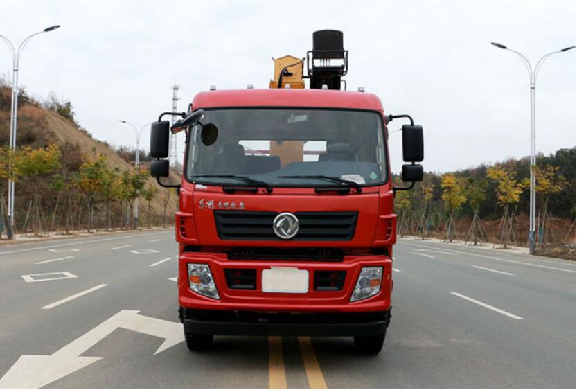 東風前四后四12噸徐工隨車吊