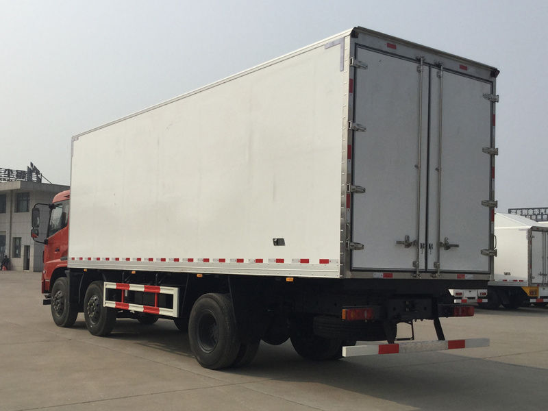 東風天錦小三軸冷藏車（8.6米）