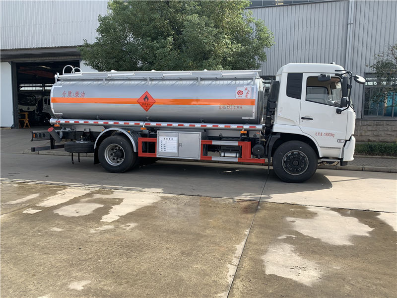 東風(fēng)天錦12噸油罐車