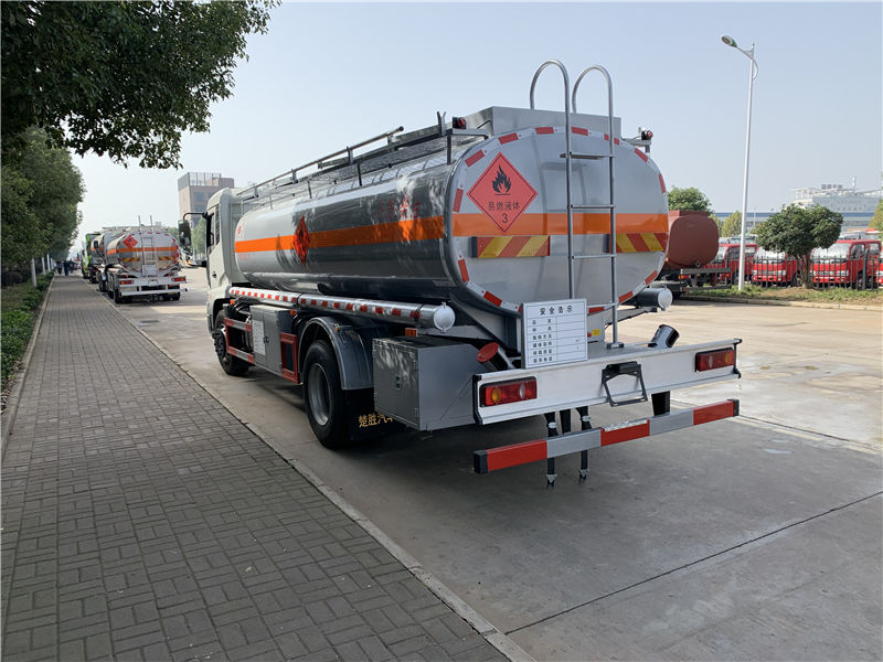 東風(fēng)天錦12噸油罐車