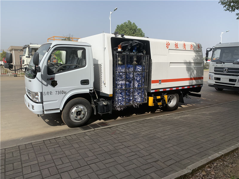 國六護欄清洗車（東風(fēng)多利卡）