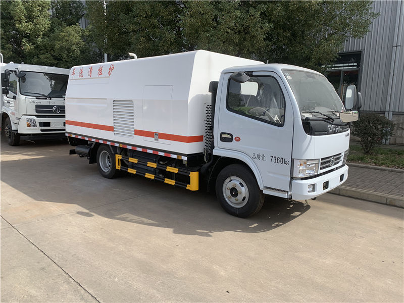 國六護欄清洗車（東風(fēng)多利卡）
