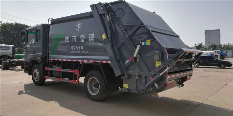 東風(fēng)D9壓縮垃圾車（10-12方）