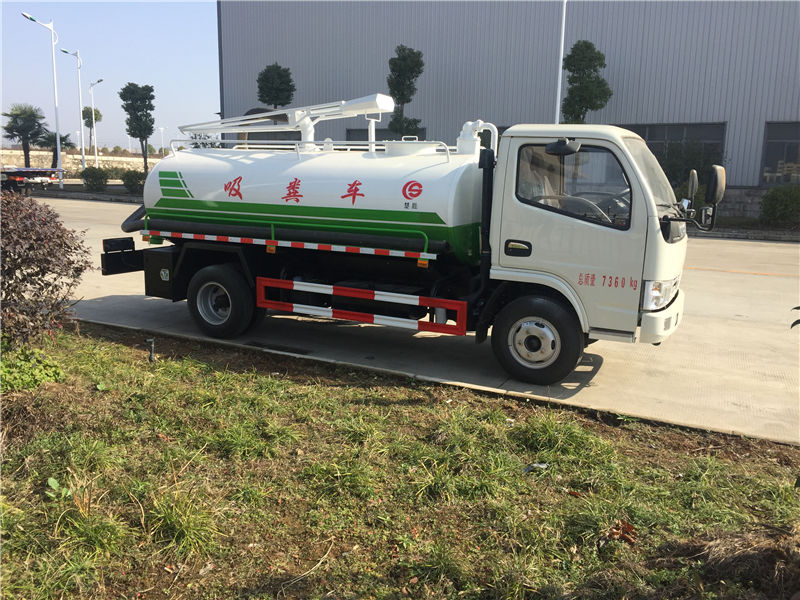 東風多利卡吸糞車（5噸）