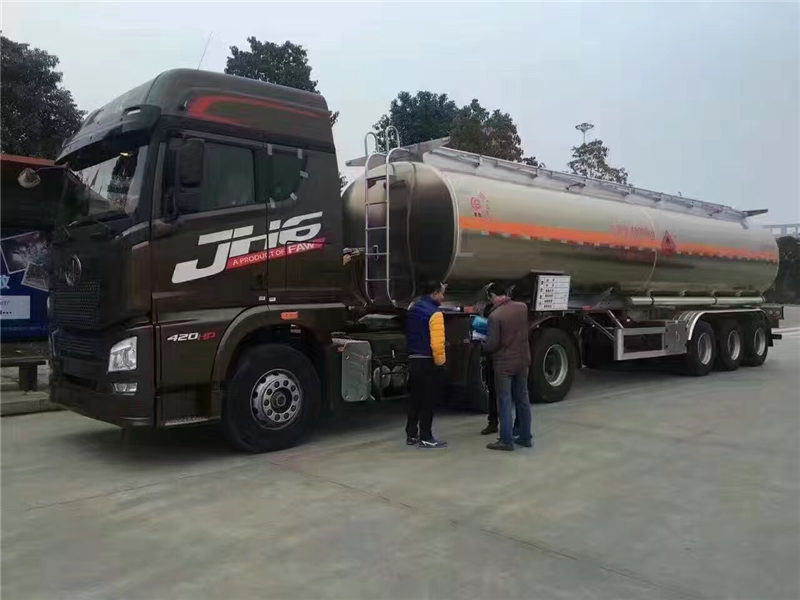 鋁合金半掛油罐車(chē)（35噸）