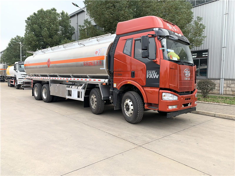 解放J6鋁合金油罐車（26噸）