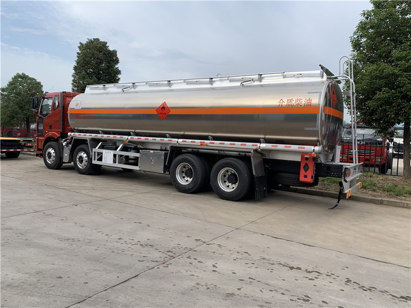 解放J6鋁合金油罐車(chē)（24噸）