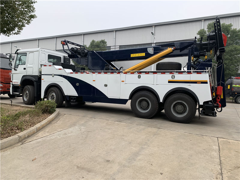 重汽豪沃清障車（50噸旋轉(zhuǎn)吊）