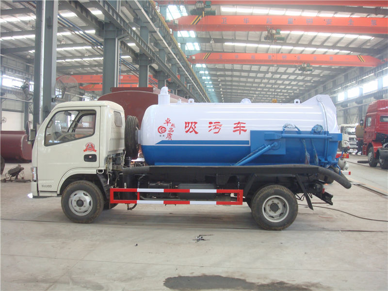 東風(fēng)多利卡吸污車（4-5噸）