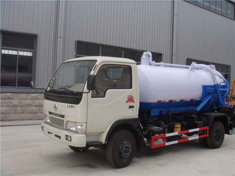 東風(fēng)多利卡吸污車（4-5噸）