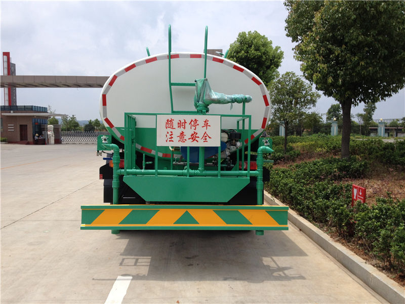 東風(fēng)灑水車（8-10噸）