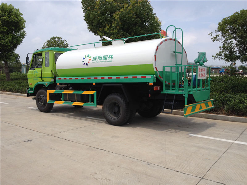東風(fēng)灑水車（8-10噸）