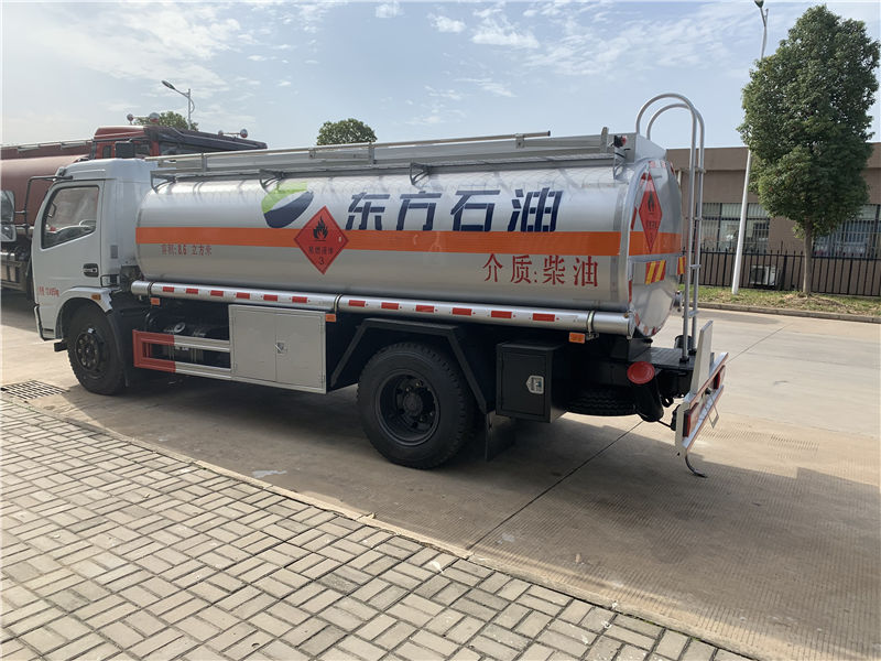 東風多利卡加油車（9噸）