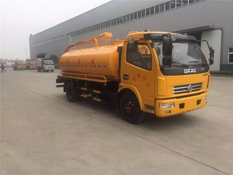 東風(fēng)多利卡吸糞車(chē)（8噸）
