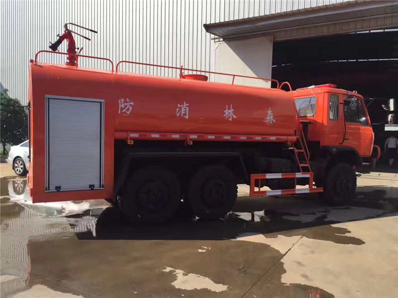 東風(fēng)后雙橋消防灑水車（15-18噸）
