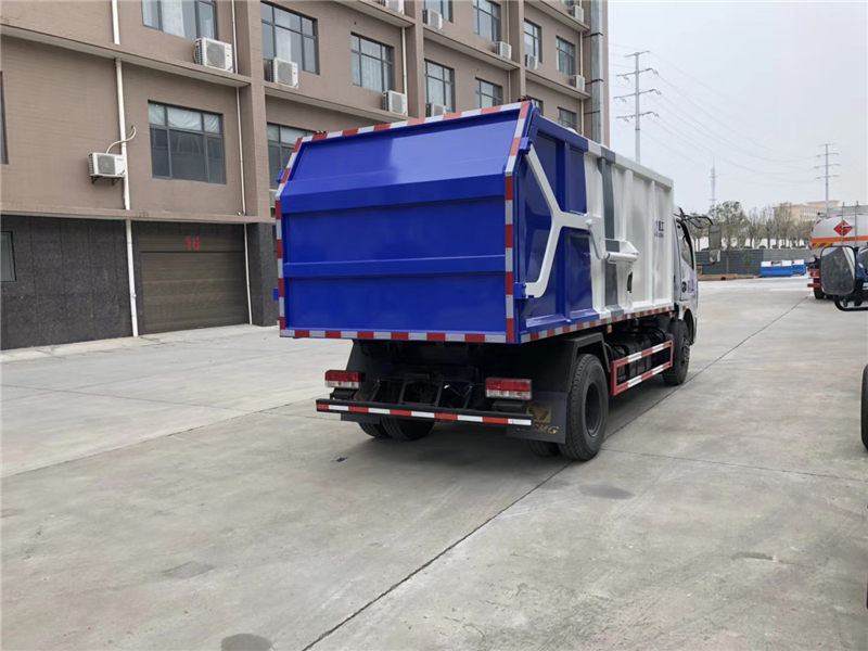 東風(fēng)多利卡對(duì)接垃圾車（12-15方）