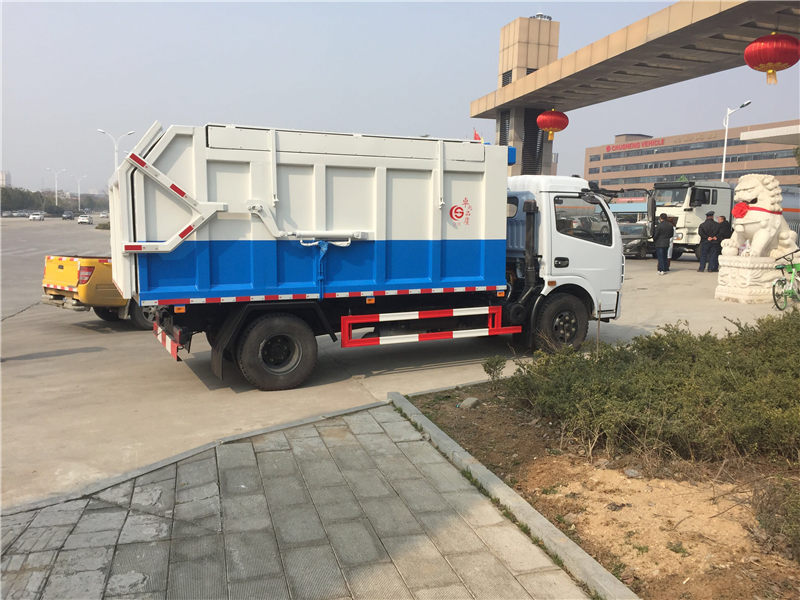 東風(fēng)多利卡對(duì)接垃圾車（12-15方）