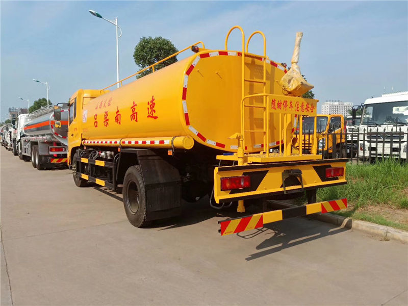 東風(fēng)天錦灑水車（15噸）