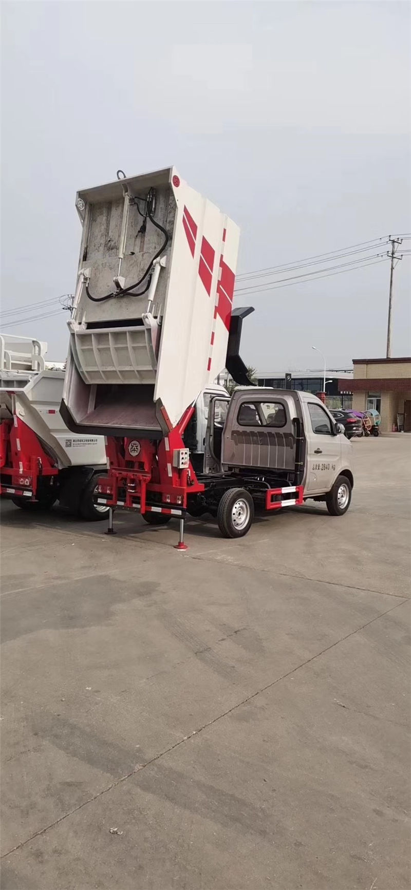 長(zhǎng)安后掛桶垃圾車（2-3噸）
