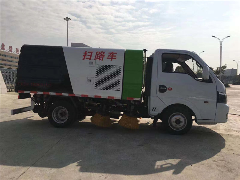 東風掃路車（2噸藍牌）