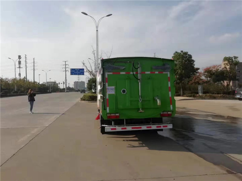 東風(fēng)多利卡掃路車（5噸 國六）