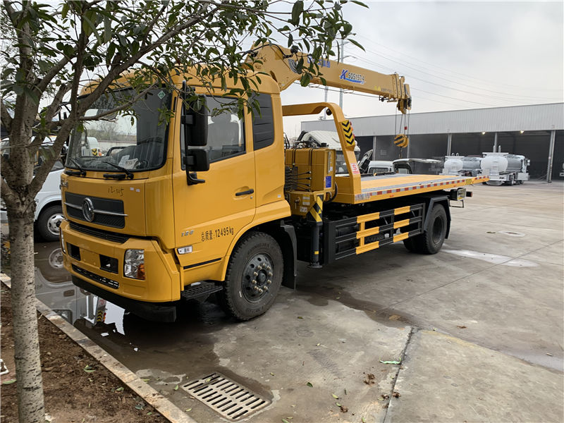 東風(fēng)天錦帶吊清障車（8噸上翻）