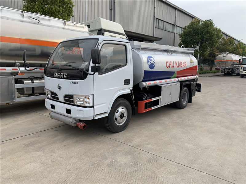 東風(fēng)多利卡4噸加油車(chē)（柴油）