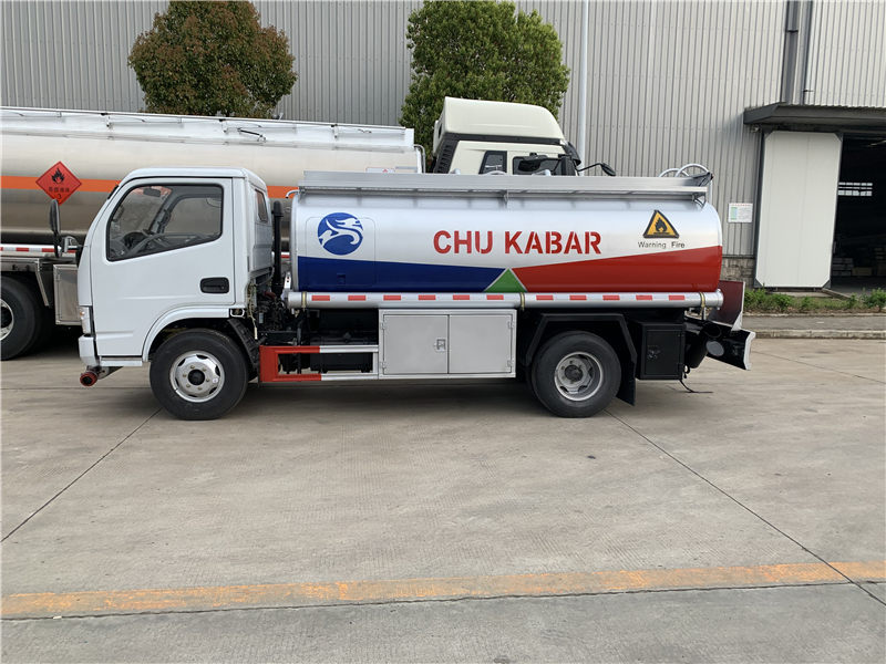 東風(fēng)多利卡4噸加油車(chē)（柴油）