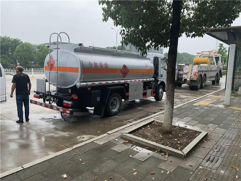東風(fēng)多利卡8噸加油車（國六 柴油）