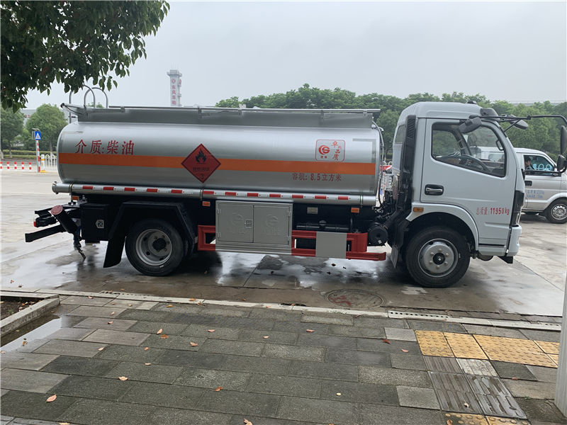 東風(fēng)多利卡8噸加油車（國六 柴油）