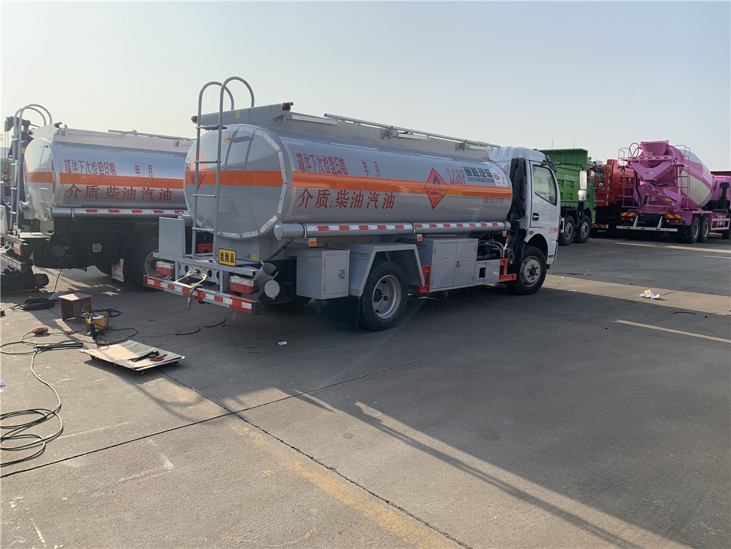 東風(fēng)凱普特8噸加油車（國(guó)六）