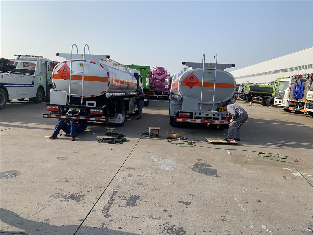 東風(fēng)凱普特8噸加油車（國(guó)六）